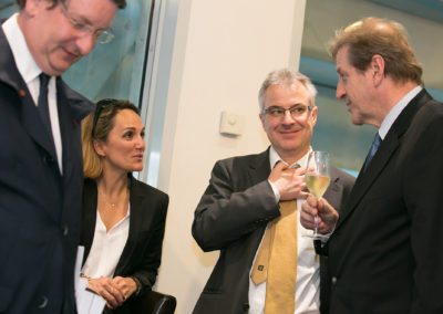 Un grand homme de presse pour présider aux destinées du cinquième jury. Directeur général des quarante-quatre radios du réseau France Bleu, Éric Revel est accueilli par Philippe Peyrat, Géraldine Pons et Christophe Penot.