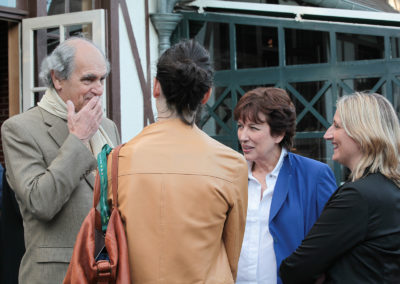 Alain Deflassieux en digne compagnie. Le plus capé des journalistes de Roland-Garros entoure Roselyne Bachelot, invitée d’honneur de cette deuxième édition, ainsi que Nathalie Dechy et Isabelle Langé, toutes deux invitées ès qualités.