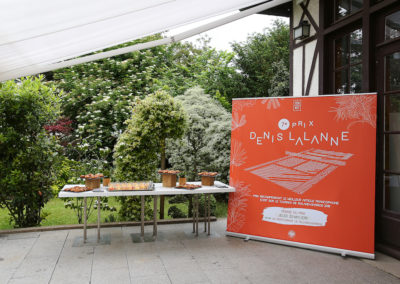 Retour au jardin, dans le décor historique de l’ancien vestiaire des joueurs reconverti en restaurant. De quoi faire oublier très joliment que la salle de presse est encore en travaux, nouveau Roland-Garros oblige !