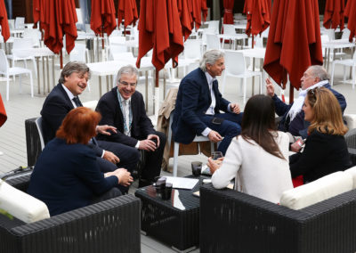 Rendez-vous au jardin. Christophe Penot, l’organisateur, a accueilli Christine Hanquet et Daniel Chausse, les deux invités es qualités du nouveau millésime. Pour leur part, Alain Frachon, Denis Lalanne et Géraldine Pons ont rejoint Nathalie Ricard Deffontaine, directrice de la communication et de la transformation digitale de la Fédération Française de Tennis.