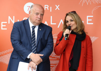 « Qualité de l’information, qualité de l’écriture et force de l’émotion », confirme Géraldine Pons, la présidente de ce septième jury. Elle peut donc appeler maintenant Laurent Favre, un heureux récipiendaire élu devant Vincent Cognet, grand reporter à L’Équipe.