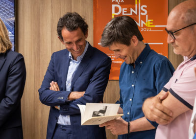 Dissipés ! Alexandre Bompard et Thomas Sotto revoient dans la bonne humeur la liste des vingt et un articles qui étaient candidats au Prix Denis-Lalanne remporté par Franck Ramella.