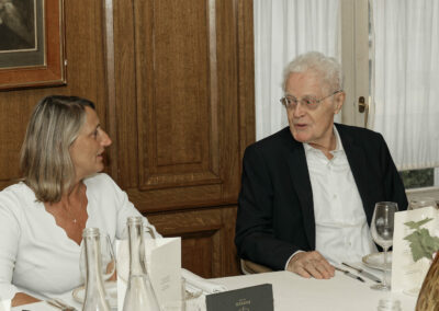 Premiers échanges entre Lionel Jospin et Isabelle Langé. Ils partagent tant de souvenirs communs sur les grandes figures du tennis…