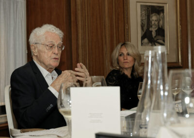 Lionel Jospin énumère soigneusement les qualités requises pour transformer un article candidat en article vainqueur. Comme un cours magistral pour Géraldine Pons et l'ensemble du jury !